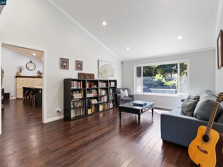 301 Domingo Ct — Photo 9