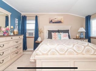 18 N Melbourne Ave, Ventnor, NJ 08406