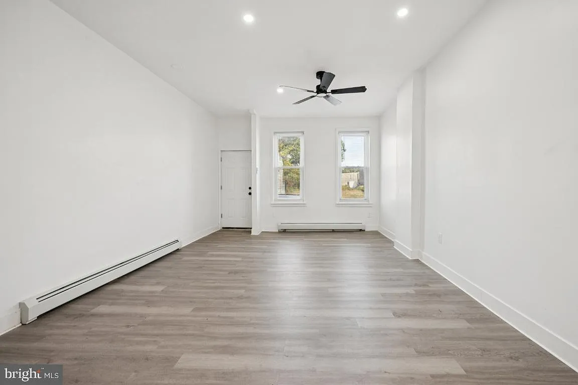 3 bed, 1.5 bath, 1200 sqft, $2,200 — Photo 2
