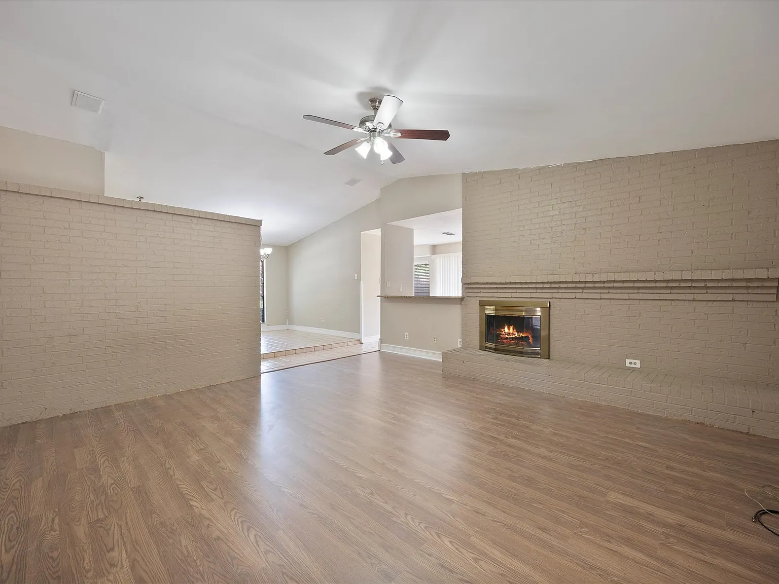 3 bed, 1636 sqft, $2,300 — Photo 4