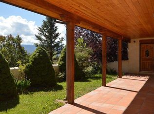 2 Coyote Ct, Taos, NM 87571
