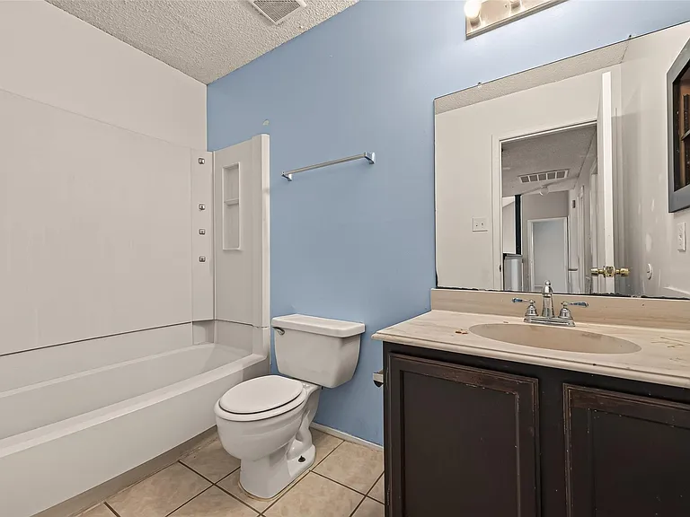 1818 Foxlake Dr — Photo 24