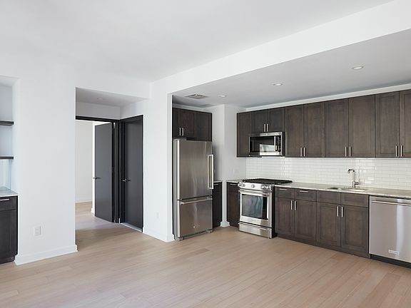 4th image of 21 W End Ave APT 3301