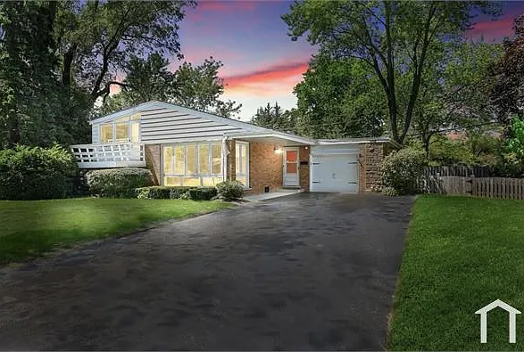 558 Mallard Ln — Photo 1