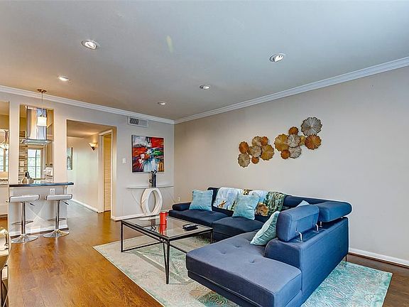 3rd image of 1800 Stoney Brook Dr APT 102