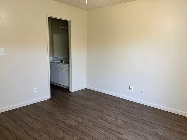 Oakwood Apartments — Photo 32