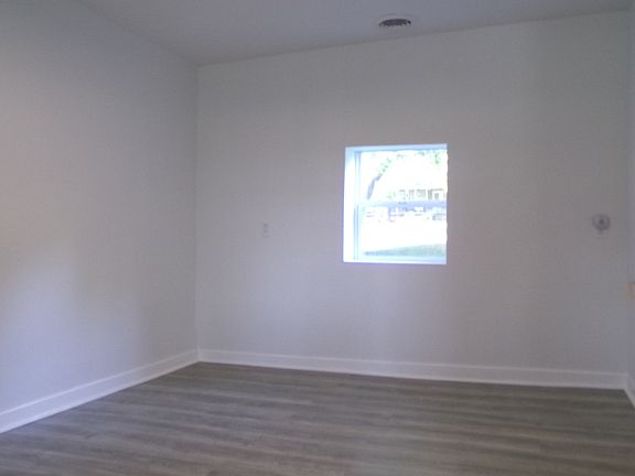 4th image of 407 E Woodlawn St