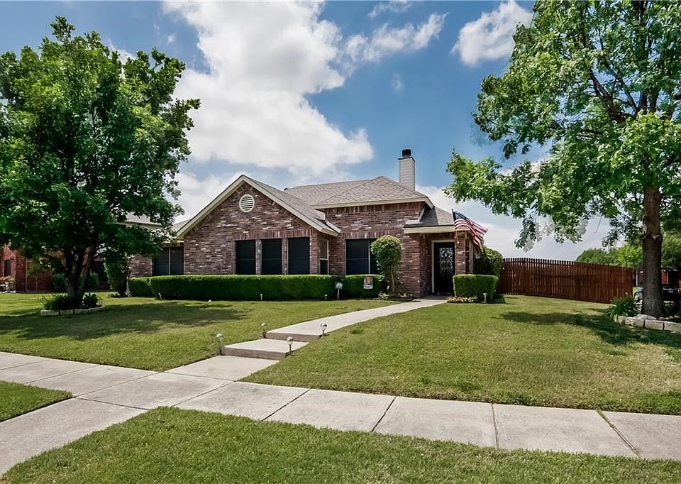 Beautiful Drive Up on this large corner lot!