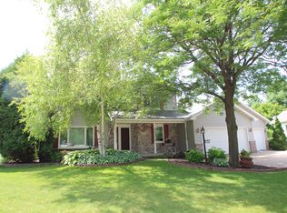 110 Shalimar Ct, Combined Locks, WI 54113