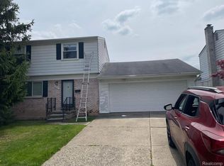 31515 Bridge St, Garden City, MI 48135