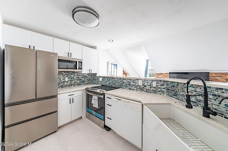 5th image of 56 Westerlo Street #3