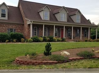 194 Southern Woods Dr, Winston Salem, NC 27107