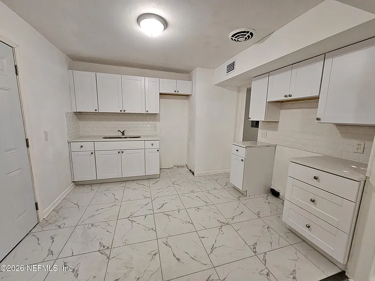 11226 Inez Dr — Photo 5