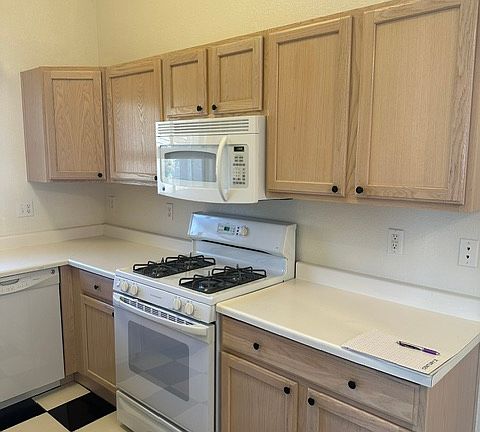 4th image of 2100 Gravel Hill St Unit 202