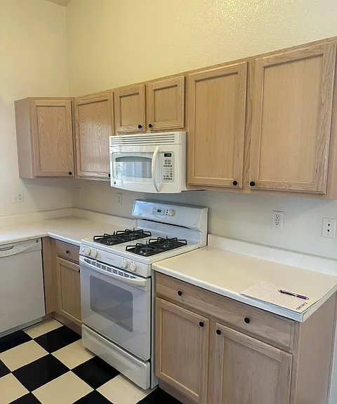 2100 Gravel Hill St #202 — Photo 4