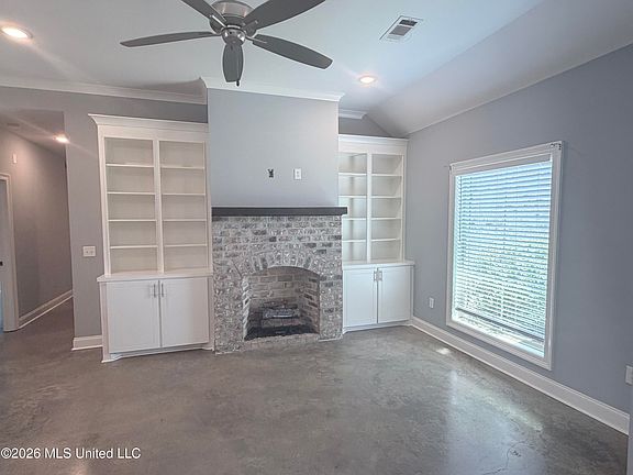 4th image of 531 Birchwood Blvd