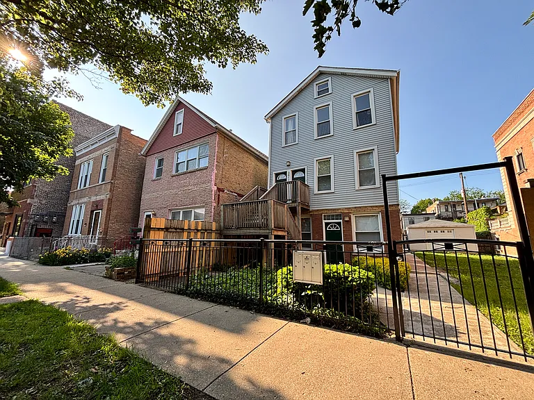 2612 W Huron St #2F — Photo 1