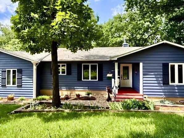 19 Summit Ln, Pacific, MO 63069