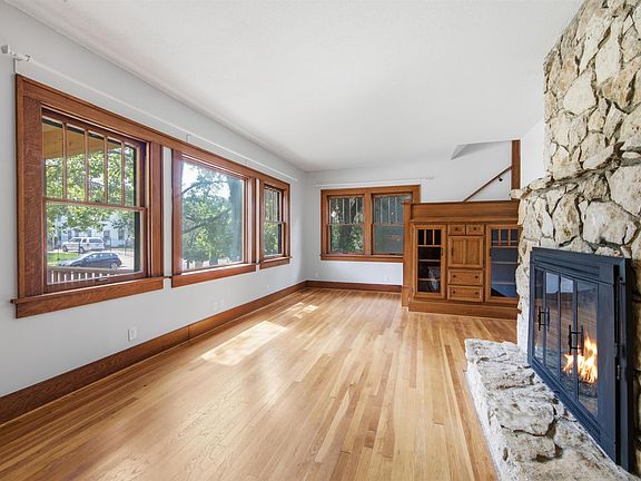 3rd image of 333 N Yale Ave