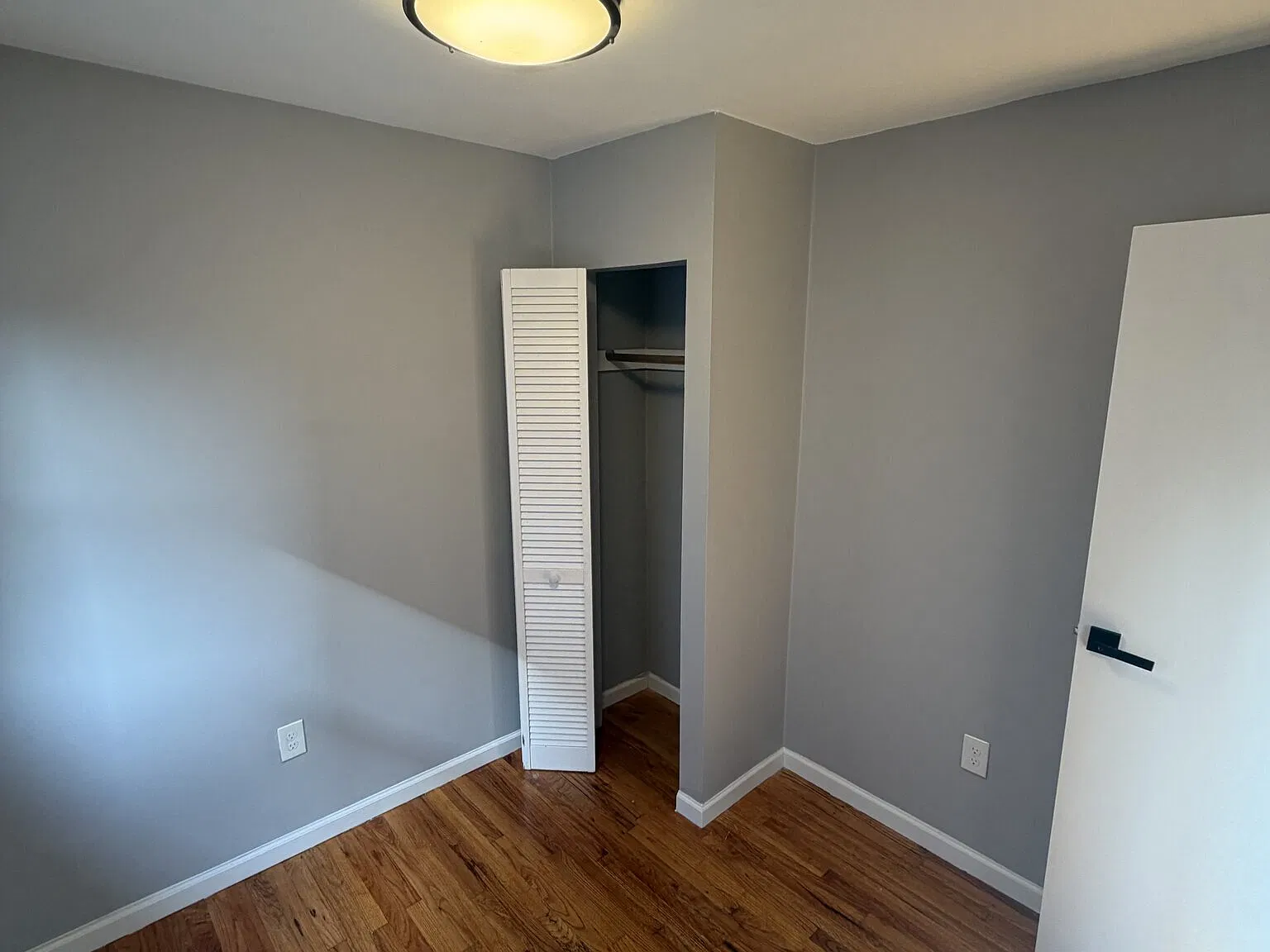 Spacious 2-Bedroom apartment in Elizabeth, NJ — Photo 2