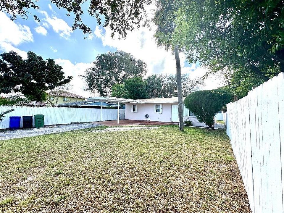 1st image of 525 NW 15th Ter