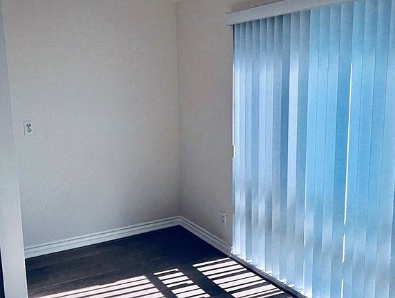 4th image of 12720 Burbank Blvd Unit 320