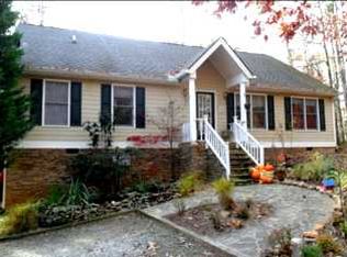 92 River St, Helen, GA 30545