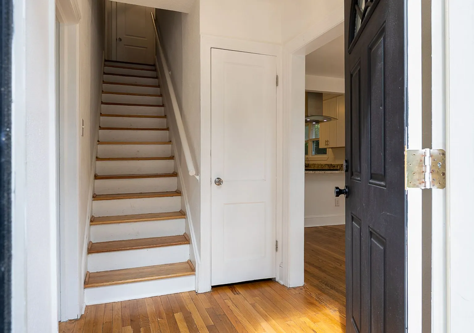 Beautifully updated 1948 Cape Cod offering 3 bedrooms, 3 full bathrooms for rent in Portsmouth VA! — Photo 4