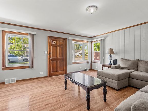 4th image of 21 Whitehall Ave