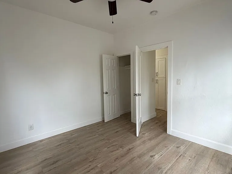 South LA Urban Apartments — Photo 9