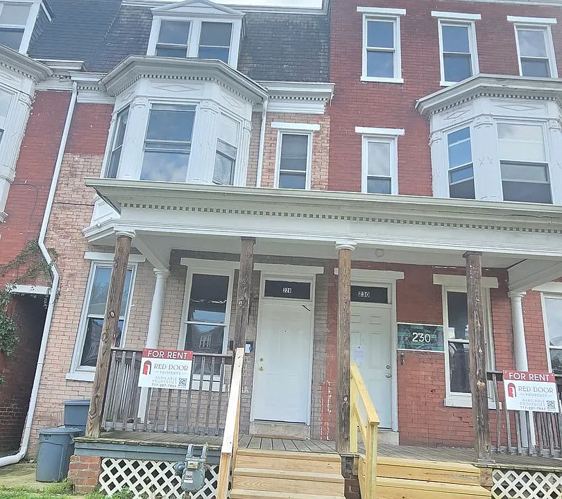 228 W Jackson St