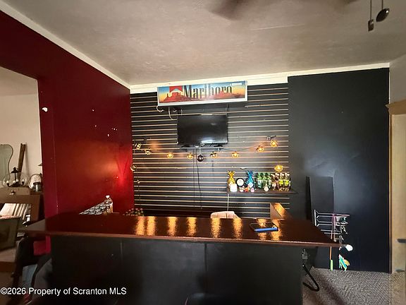 3rd image of 22 Schoolhouse Ln