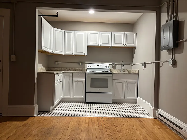 19-25 West St #301 — Photo 2