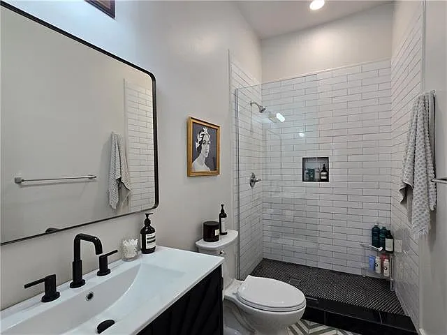 1121 Antonine St #2C — Photo 10