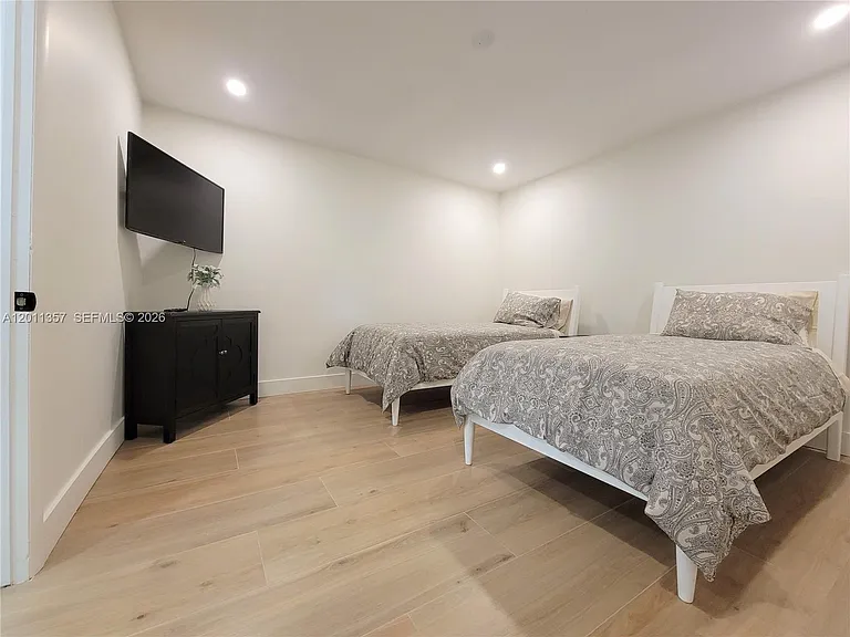 735 Tradewind Dr — Photo 44