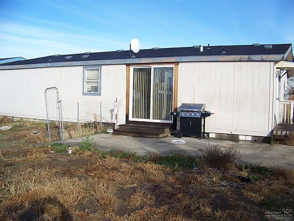 3rd image of 444 NE Mariposa Ave