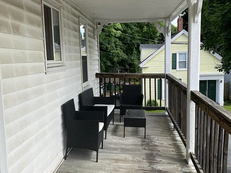 296 Turner St — Photo 16