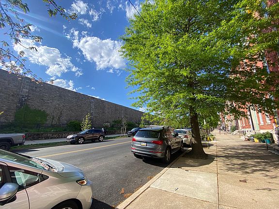 3rd image of 711 Corinthian Ave #1R