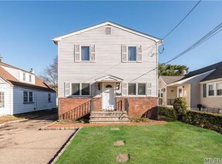 18 Cottonwood Rd, Port Washington, NY 11050