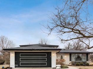 9S222 Florence Ave, Downers Grove, IL 60516