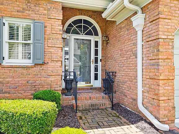 3rd image of 3603 Greystone Cir