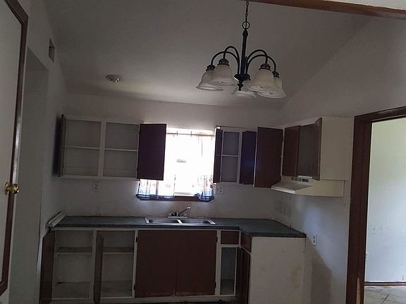 4th image of 804 W Morales St