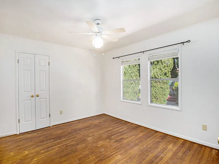 1542 Bay St. - 2 bedroom | 1 bath | Large backyard — Photo 9