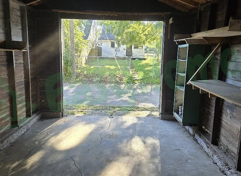 1908 N East St — Photo 10