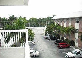 3rd image of 2420 SE 17th St APT 403