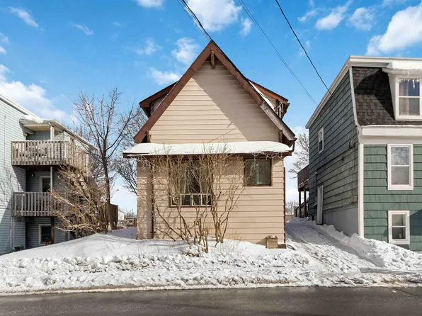 102 King St, Dartmouth, NS B2Y 2S1