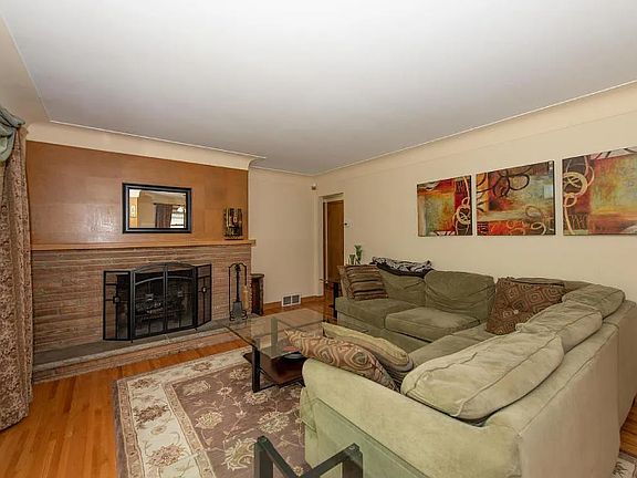 3rd image of 4328 Russell Ave N
