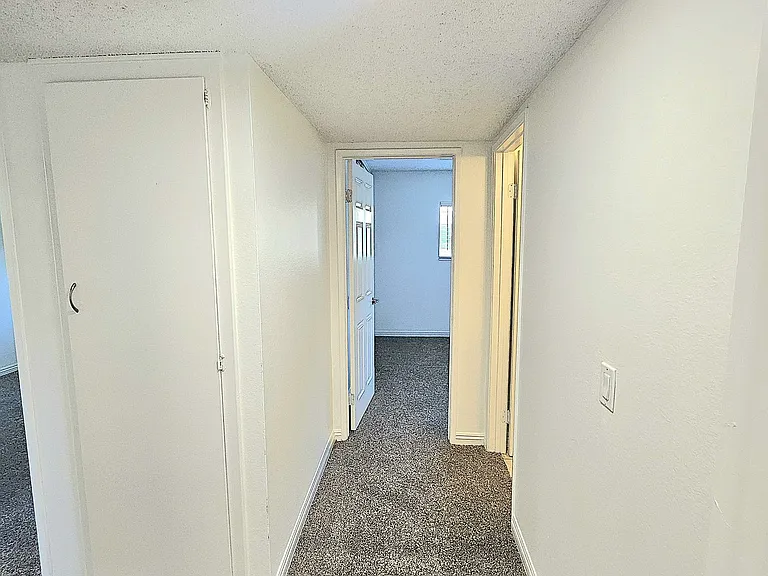 Beach Walk Apartments — Photo 30