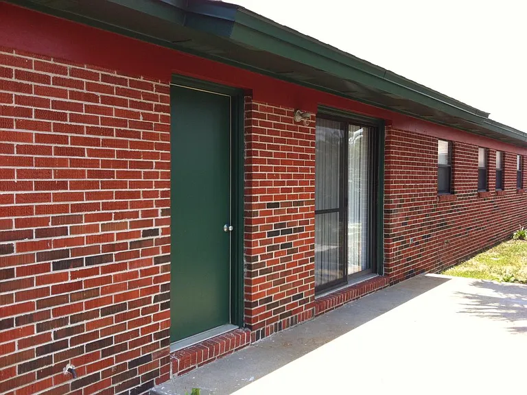 Laurel Dr — Photo 24