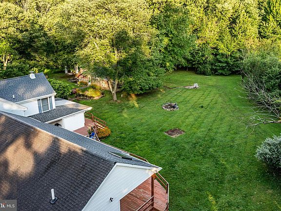 3rd image of 866 Shavertown Rd